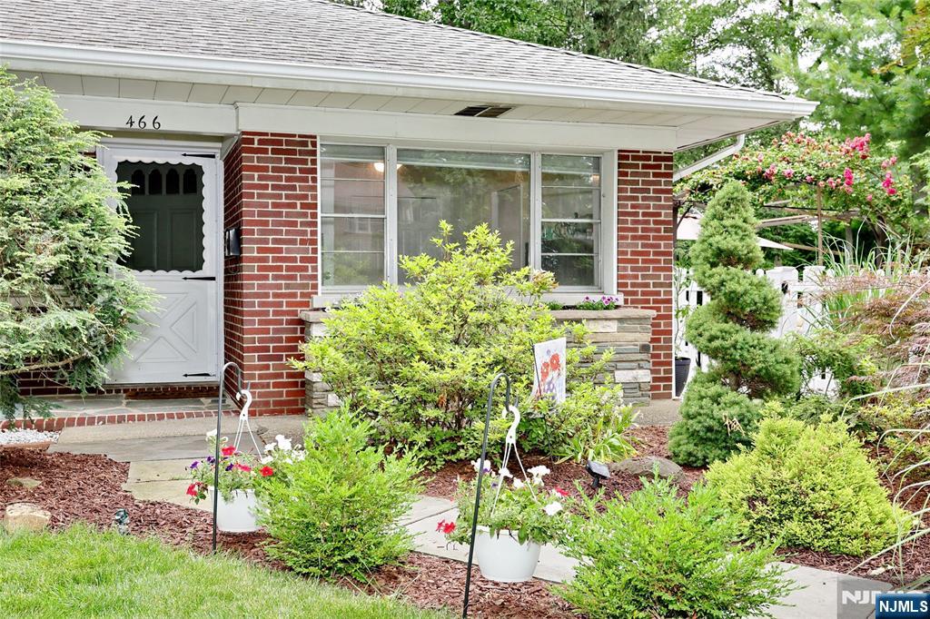 466 Mountain Ave, Twp Of Washington, NJ 07676