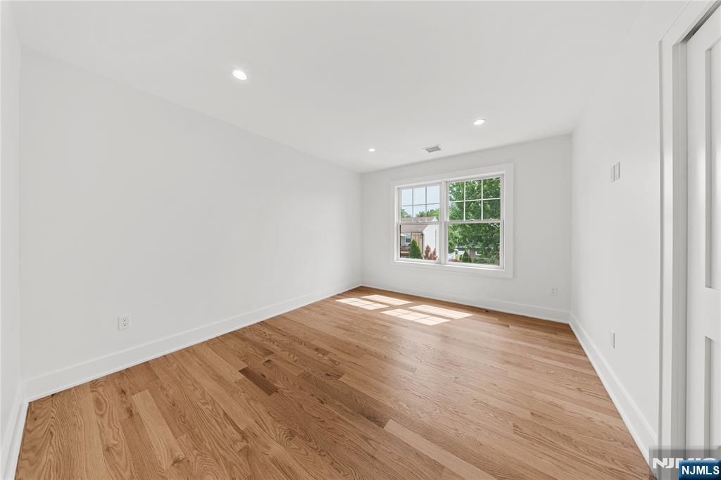 51 Becker Avenue — photo 32