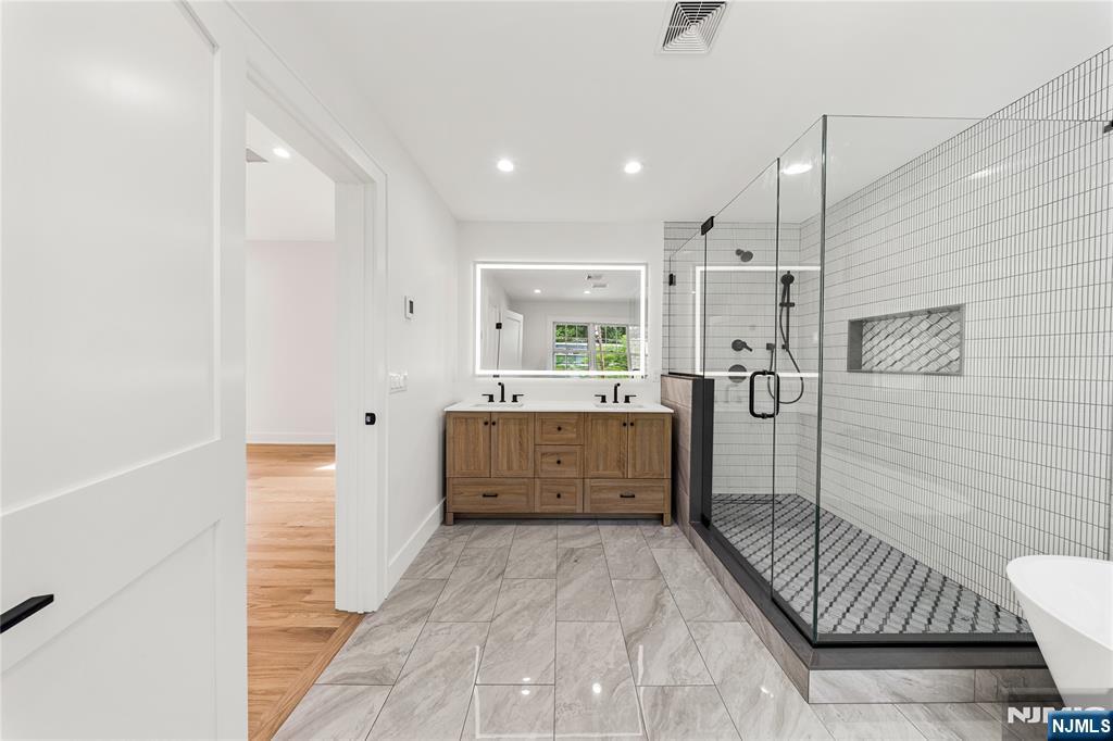 51 Becker Avenue — photo 36