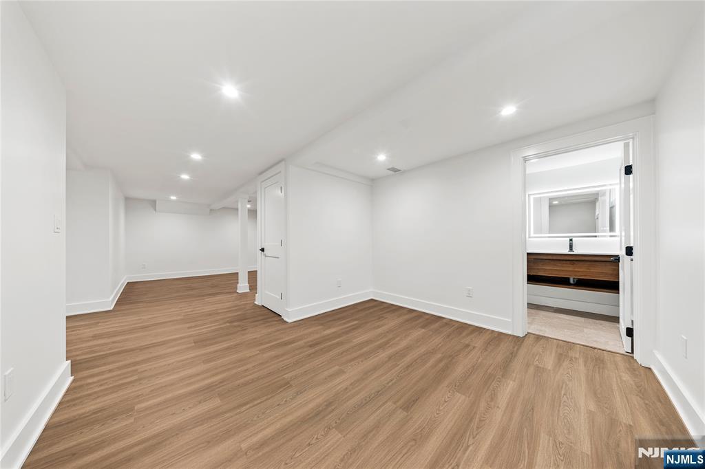 51 Becker Avenue — photo 43