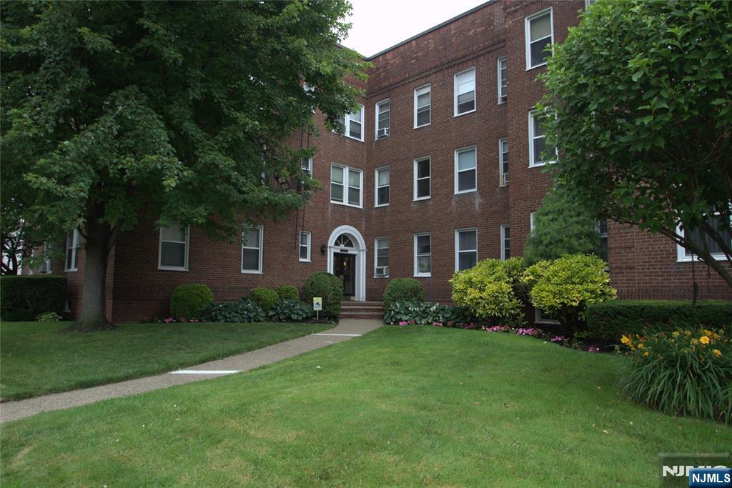 975-995 Teaneck #1M, Teaneck, NJ 07666