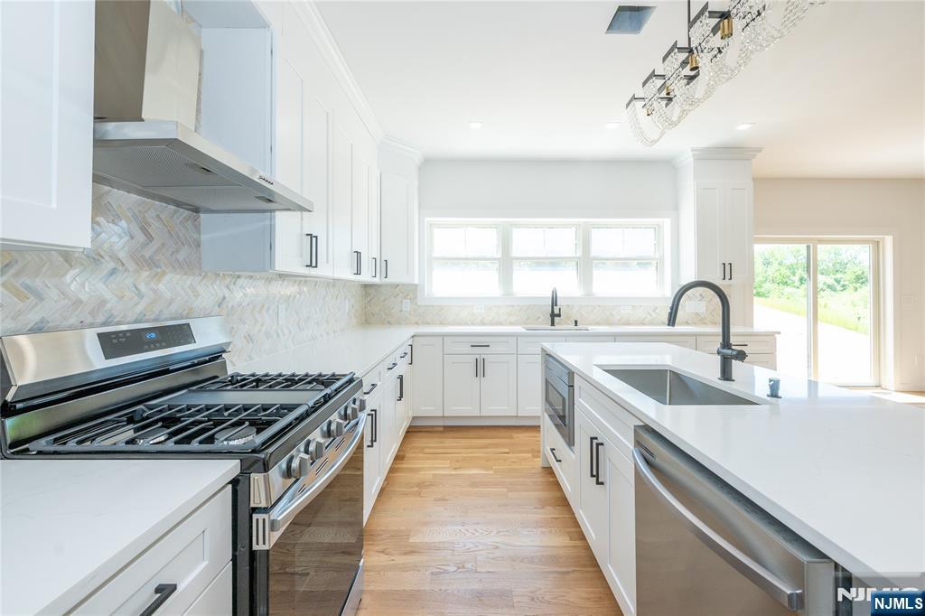 9 Emerald Drive — photo 16