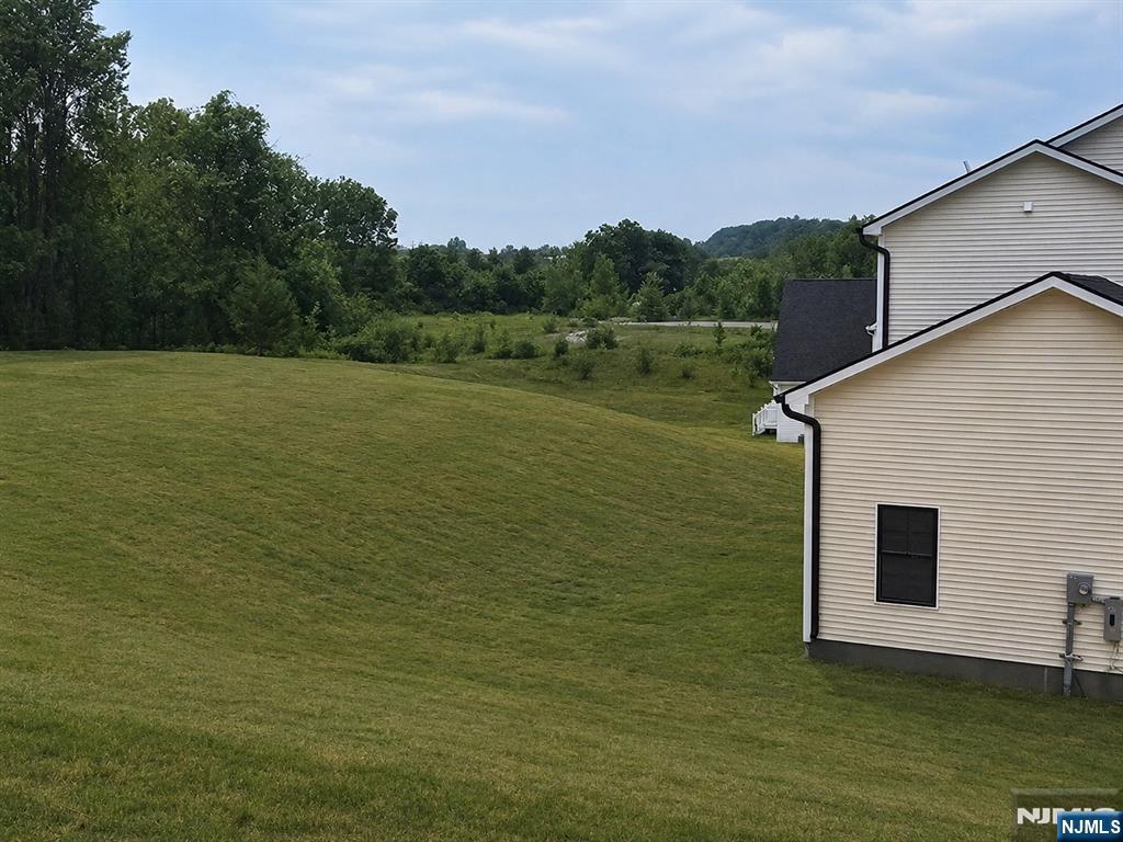 9 Emerald Drive — photo 3