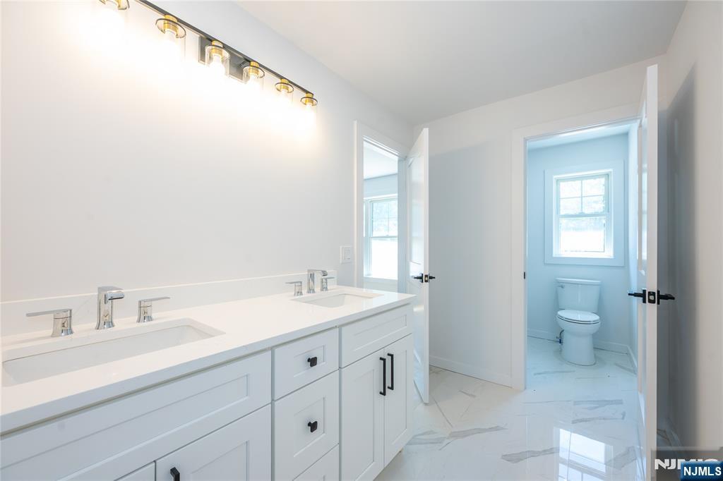 9 Emerald Drive — photo 25
