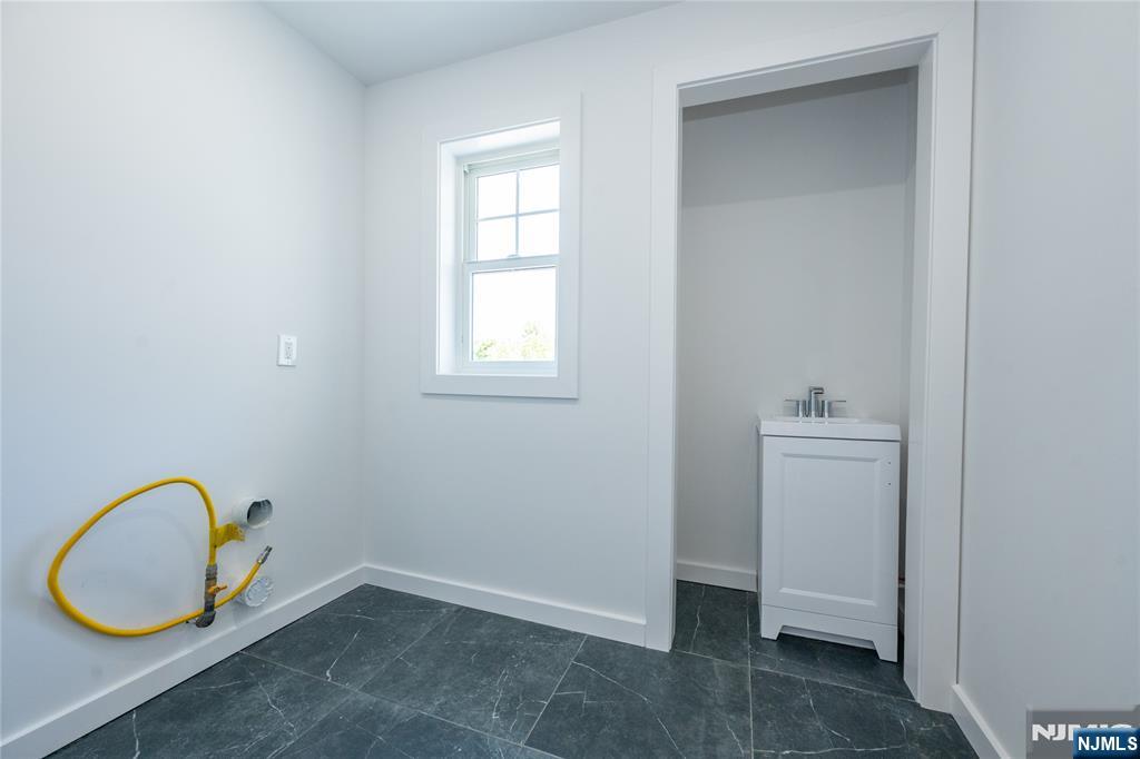 9 Emerald Drive — photo 27