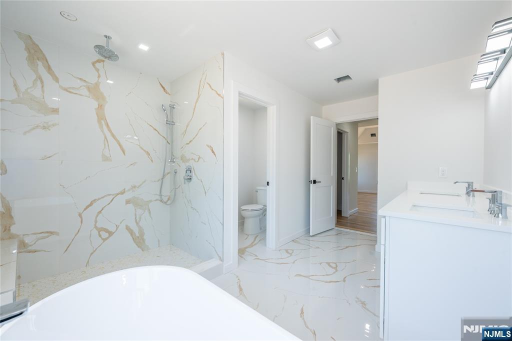 9 Emerald Drive — photo 33