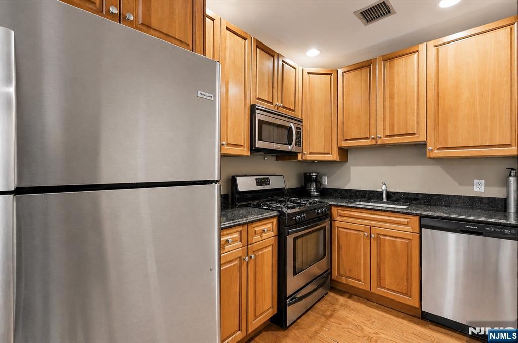 180 Edgewater Rd, Cliffside Park, NJ 07010