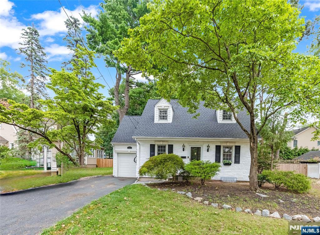 Homes for sale in New Milford, NJ | 335 River Rd, New Milford, NJ 07646 | MLS# 26023083