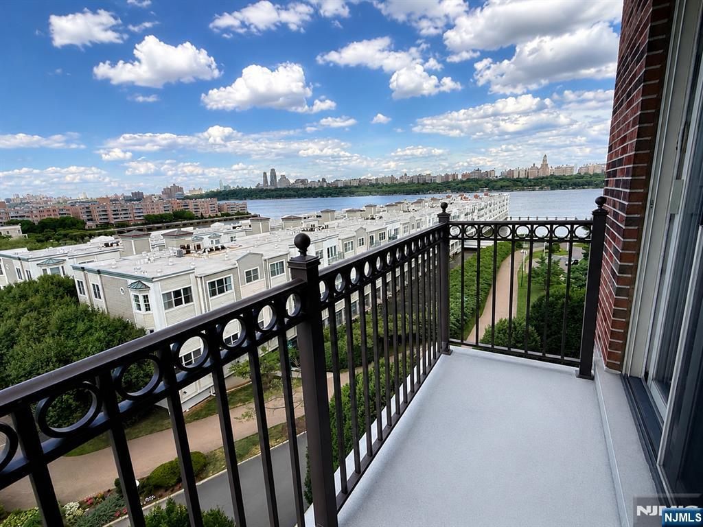 3418 City Pl #3418, Edgewater, NJ 07020