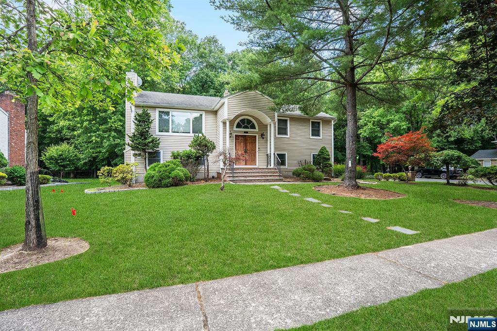 21 Kennedy Circle, Closter NJ — listing photo