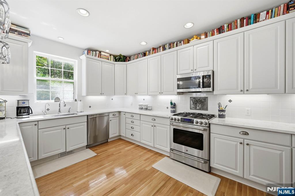 2 Stone Ridge Court