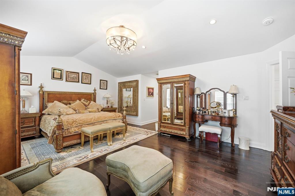 2 Stone Ridge Court