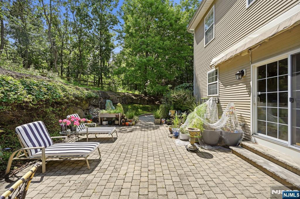 2 Stone Ridge Court