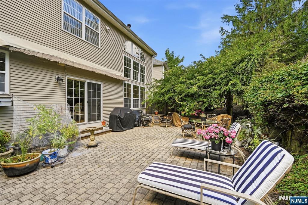 2 Stone Ridge Court