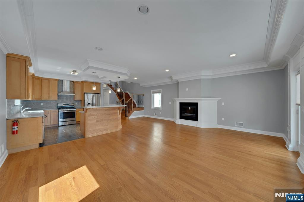 505 Post Avenue — photo 11