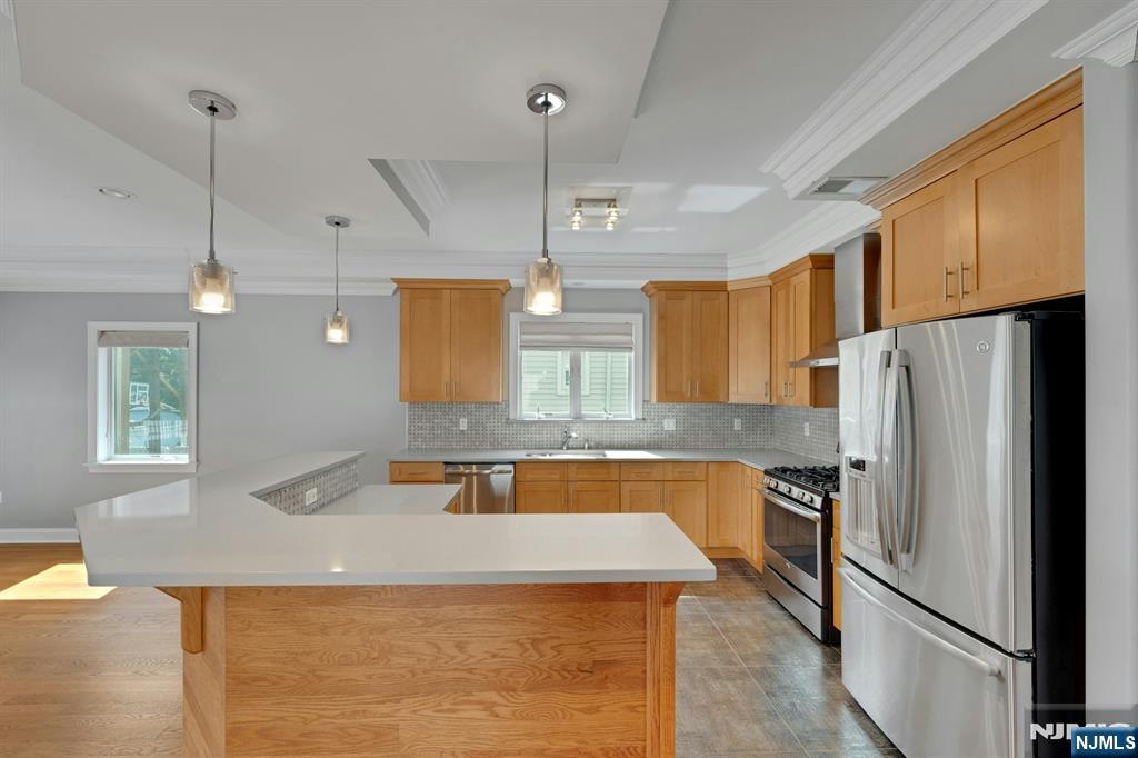 505 Post Avenue — photo 7