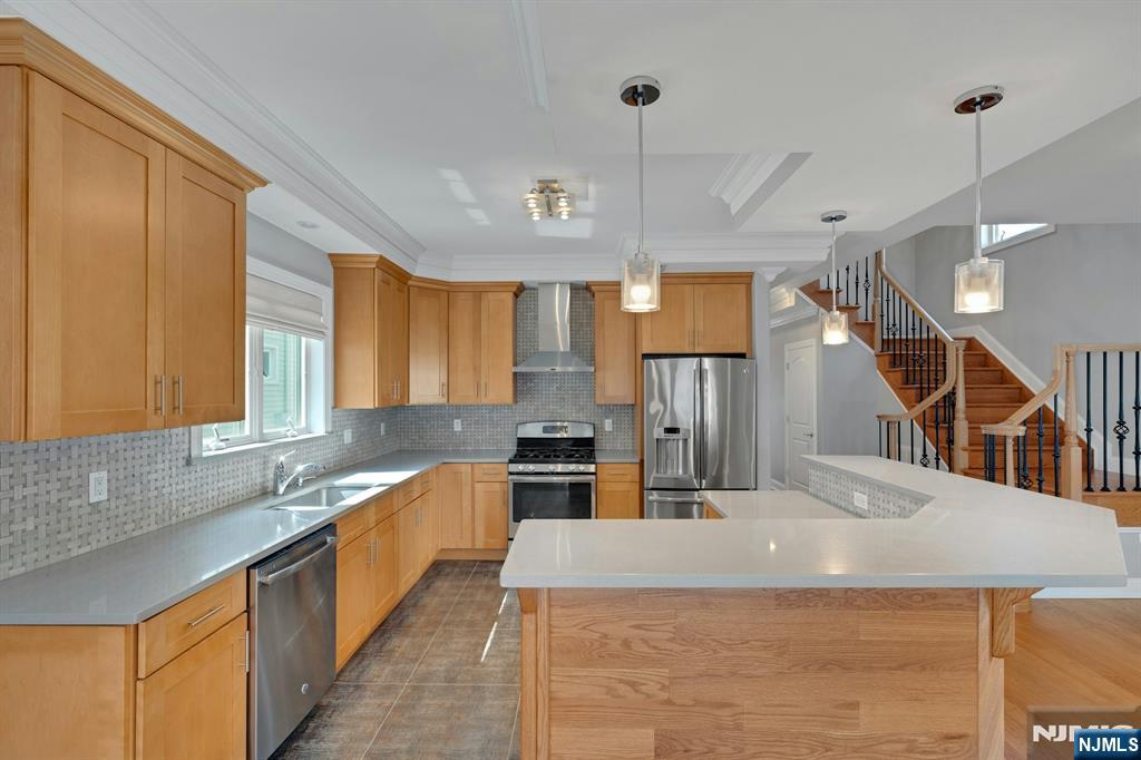 505 Post Avenue — photo 8
