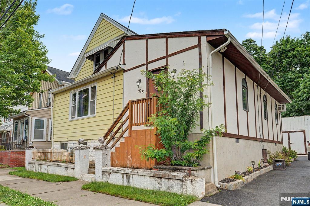 328 Hobart Avenue - Photo 1