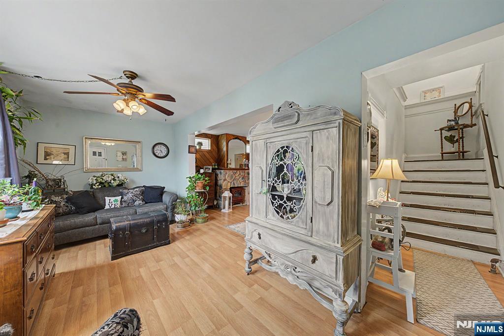 328 Hobart Avenue - Photo 4