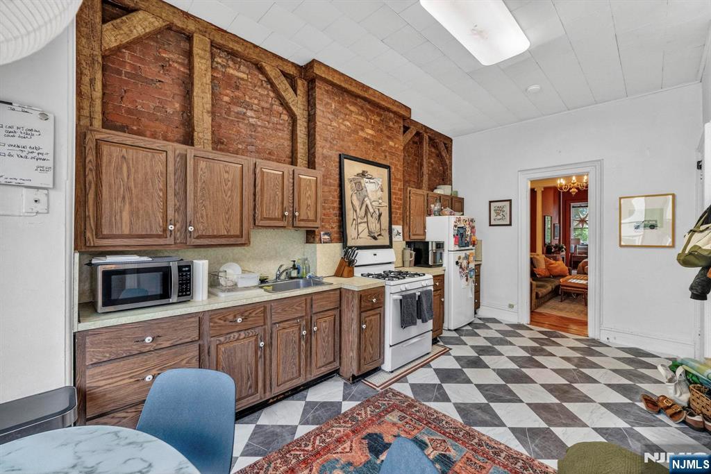 303 York Street — photo 27