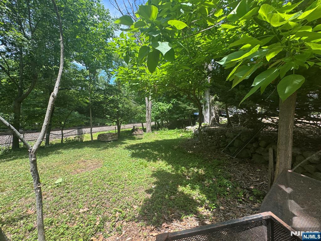 40 Forest Ave, Montvale, NJ 07645