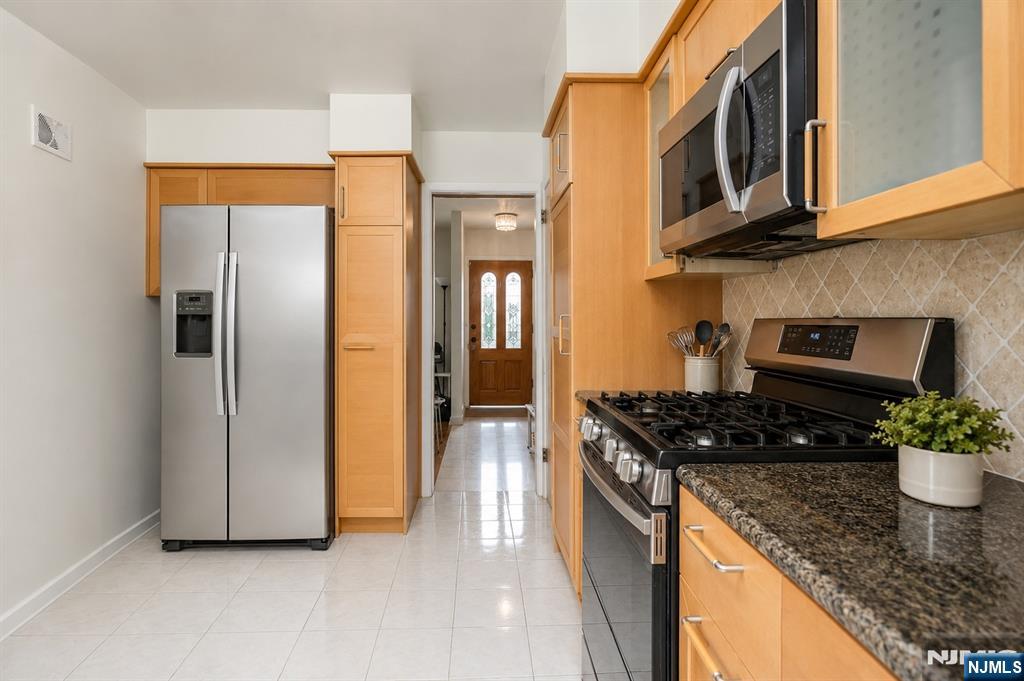 545 Summit Street — photo 9