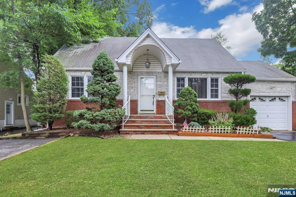 195 Bergen Ave, New Milford, NJ 07646