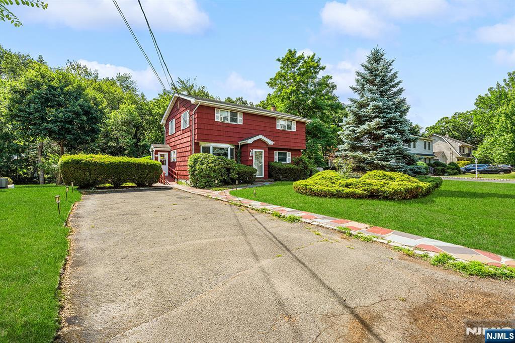 354 Terhune Ave, Paramus, NJ 07652