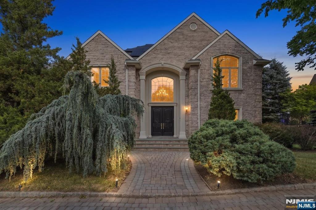 4 Centennial Court - Photo 1