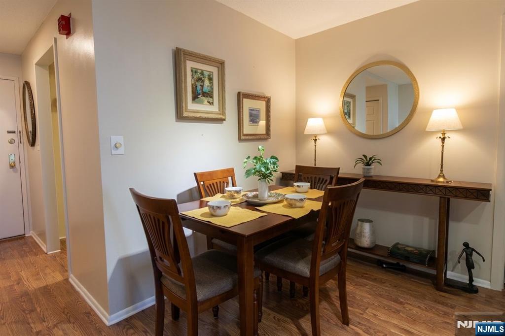 1033 Harmon Cove Tower - Photo 2