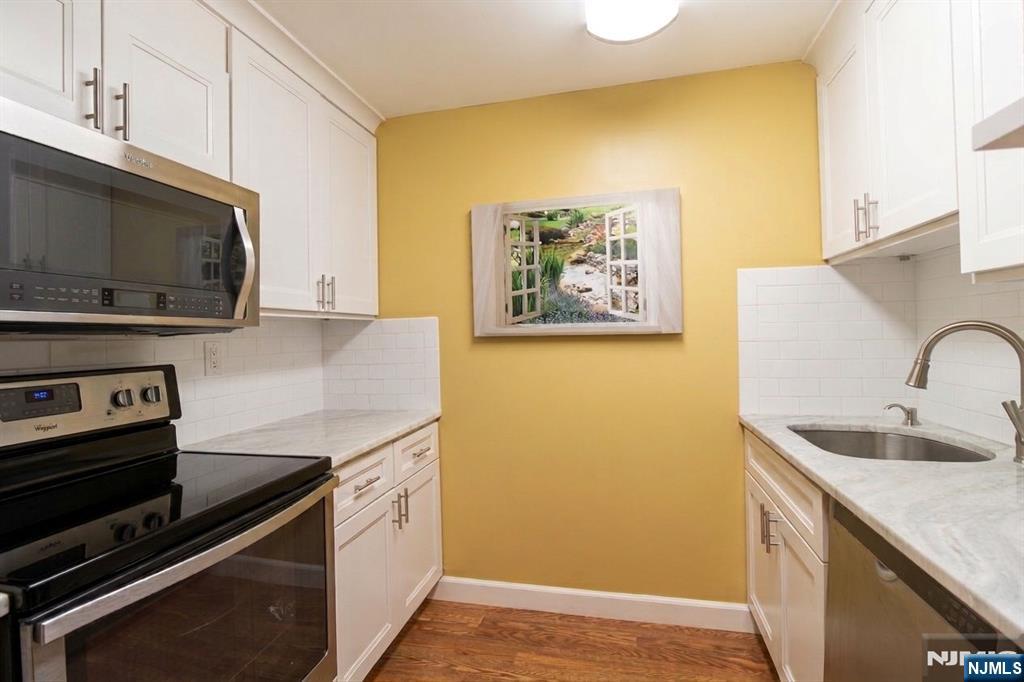 1033 Harmon Cove Tower - Photo 3