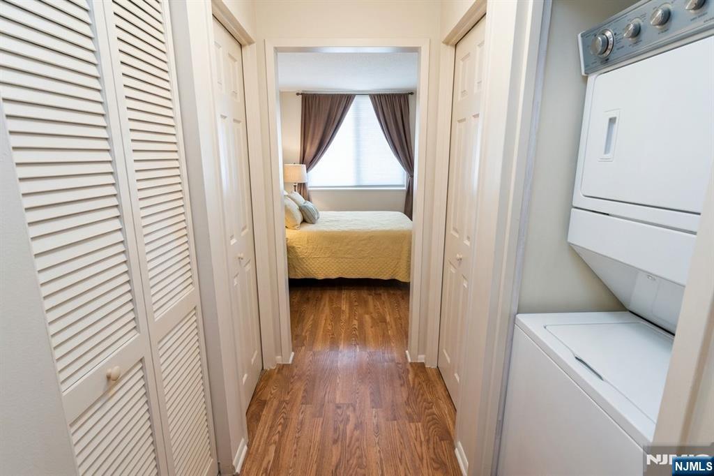 1033 Harmon Cove Tower - Photo 5