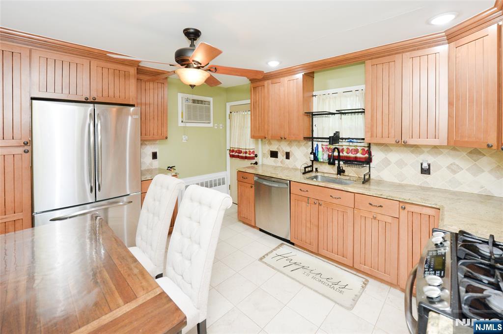 242 Prospect Street - Photo 4