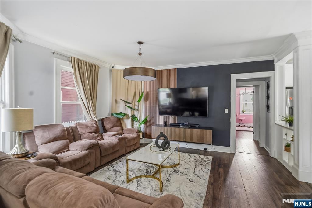 283 Hamilton Pl, Hackensack, NJ 07601