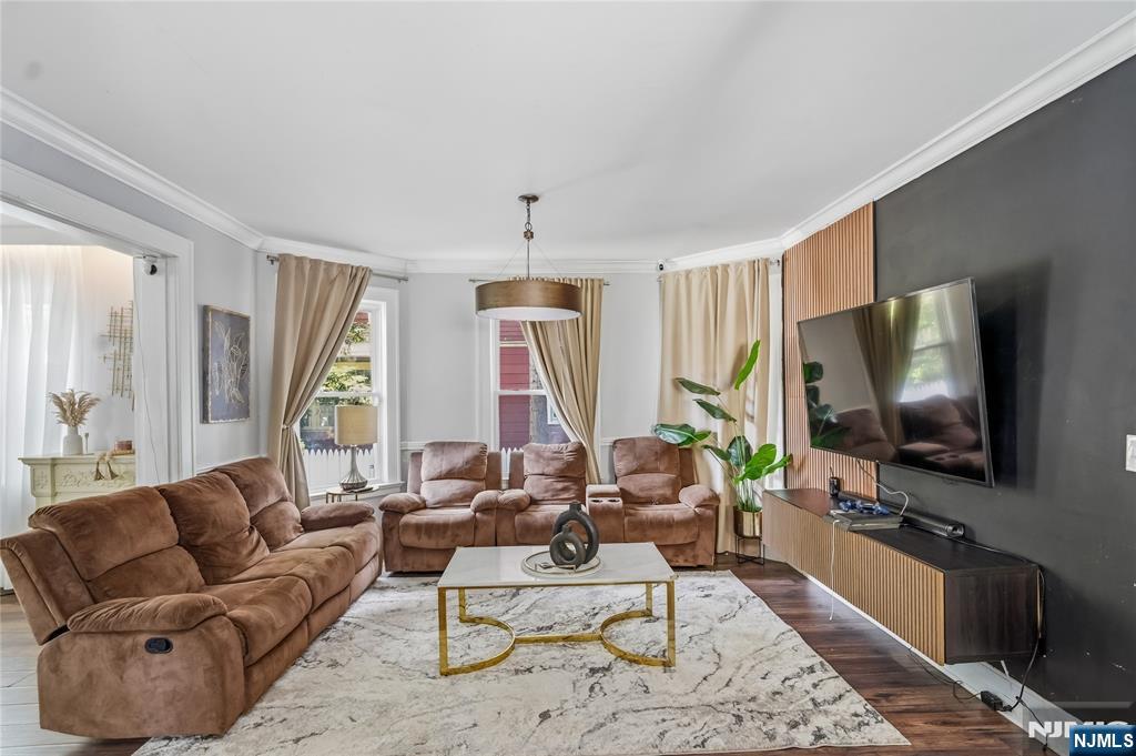 283 Hamilton Pl, Hackensack, NJ 07601