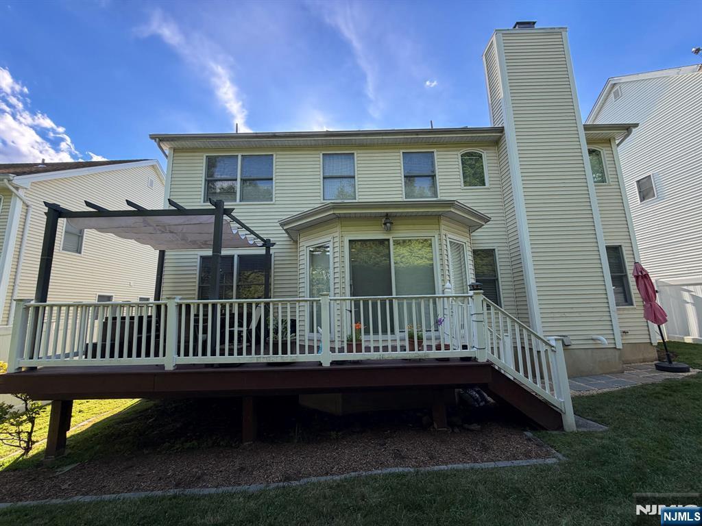 7 Wayne Ct, Waldwick, NJ 07463