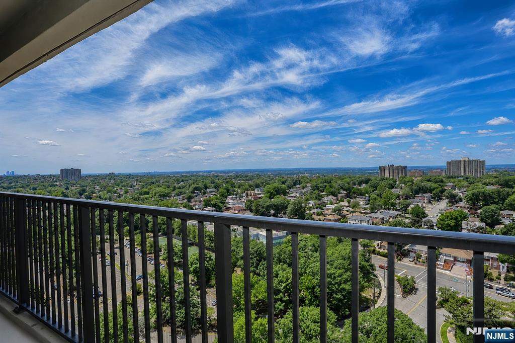 6 Horizon Road 1904 - Photo 4