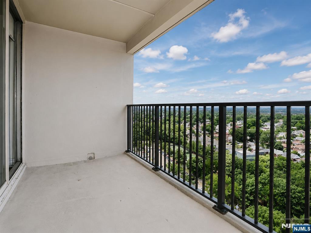 6 Horizon Road 1904 - Photo 5