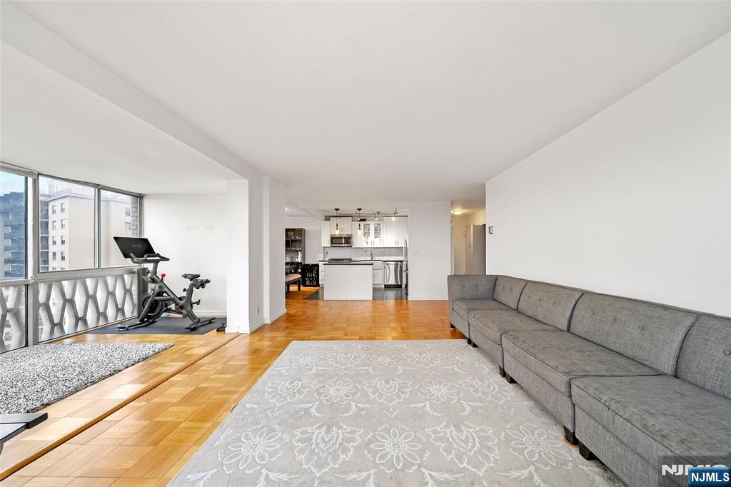 2100 Linwood Ave #19V, Fort Lee, NJ 07024