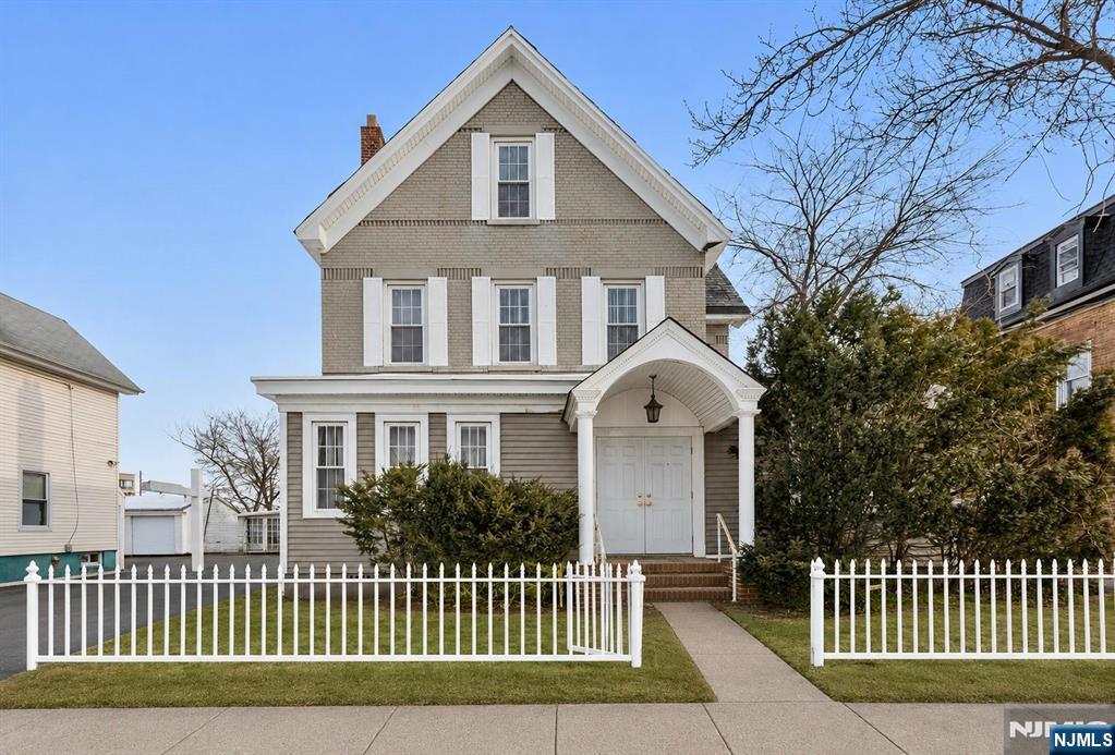 118 Hudson Street - Photo 1