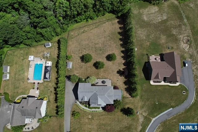 32 Dyer Road