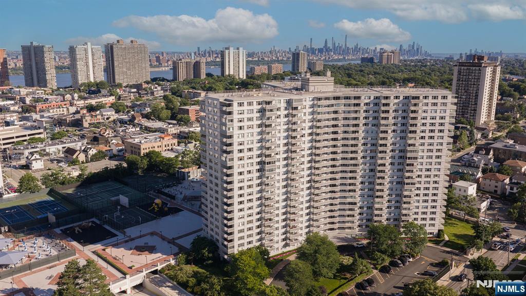 2000 Linwood Ave #15P, Fort Lee, NJ 07024