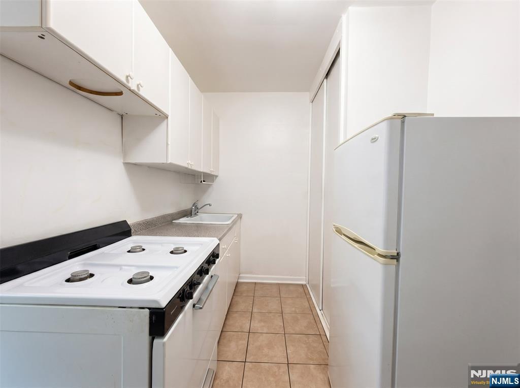 3050 Edwin Ave #3F, Fort Lee, NJ 07024