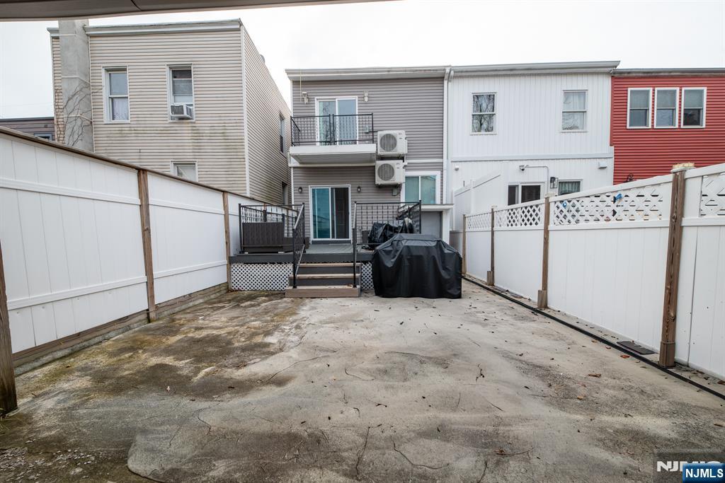 136 North Street — photo 20