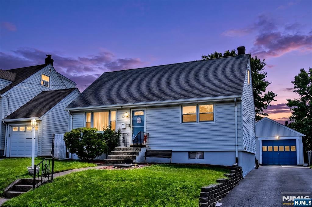 166 Kent Street - Photo 2