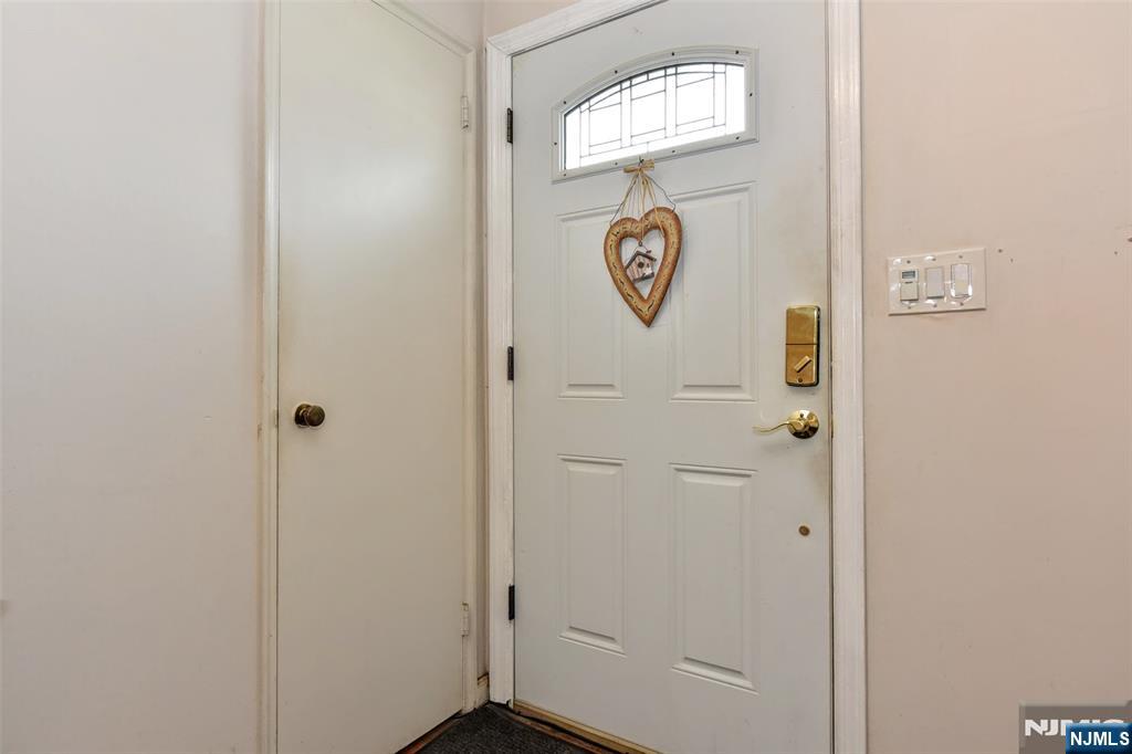 166 Kent Street - Photo 3