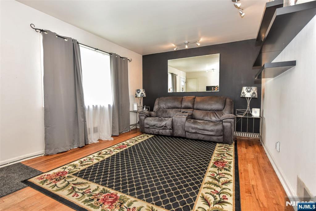 166 Kent Street - Photo 4