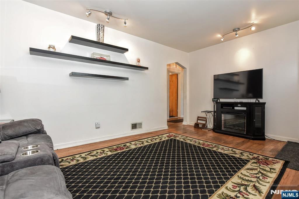 166 Kent Street - Photo 5
