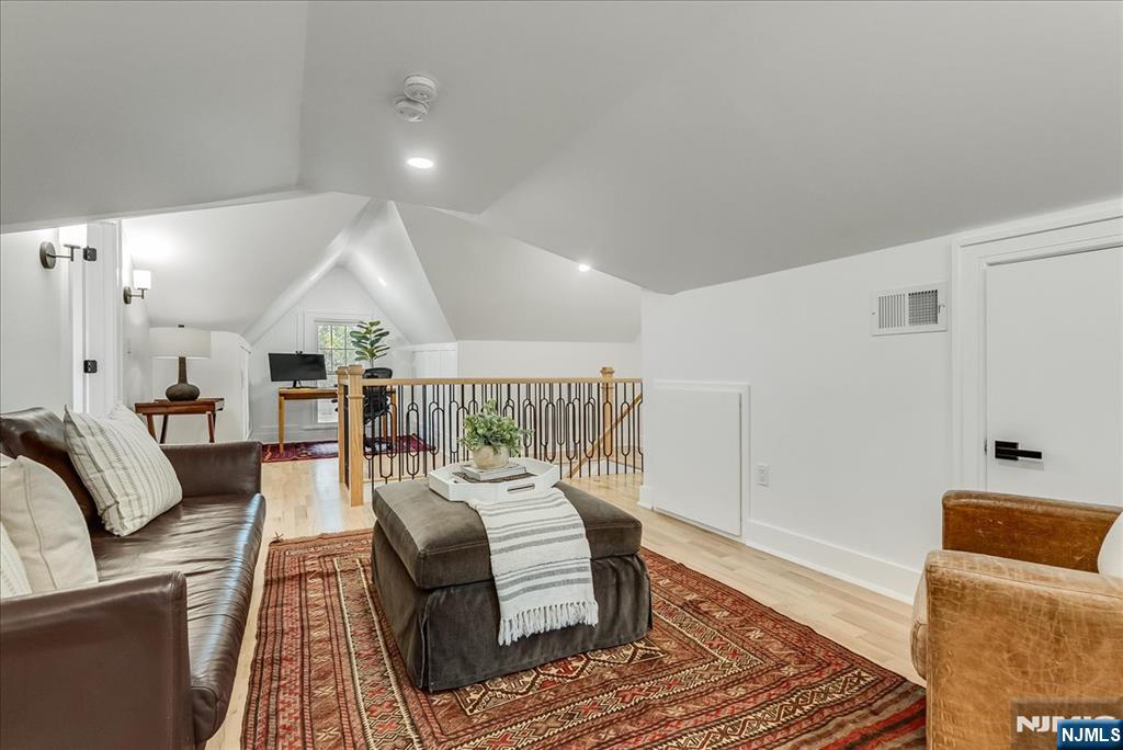 27 Montclair Avenue — photo 36