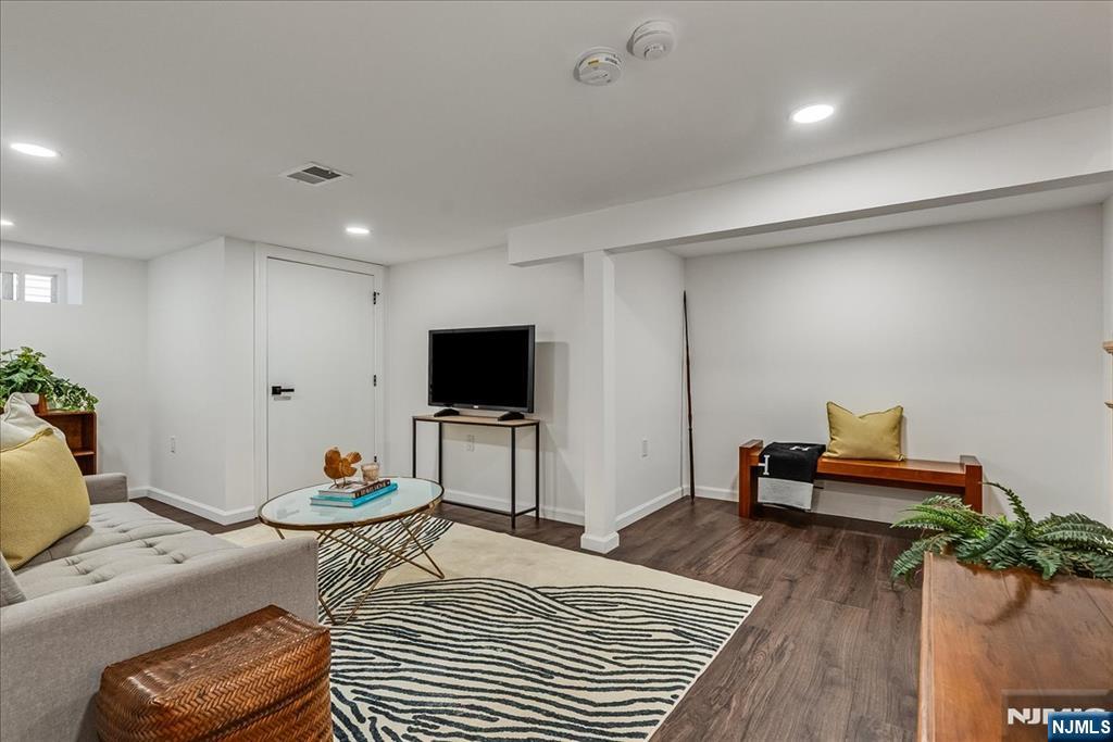 27 Montclair Avenue — photo 40